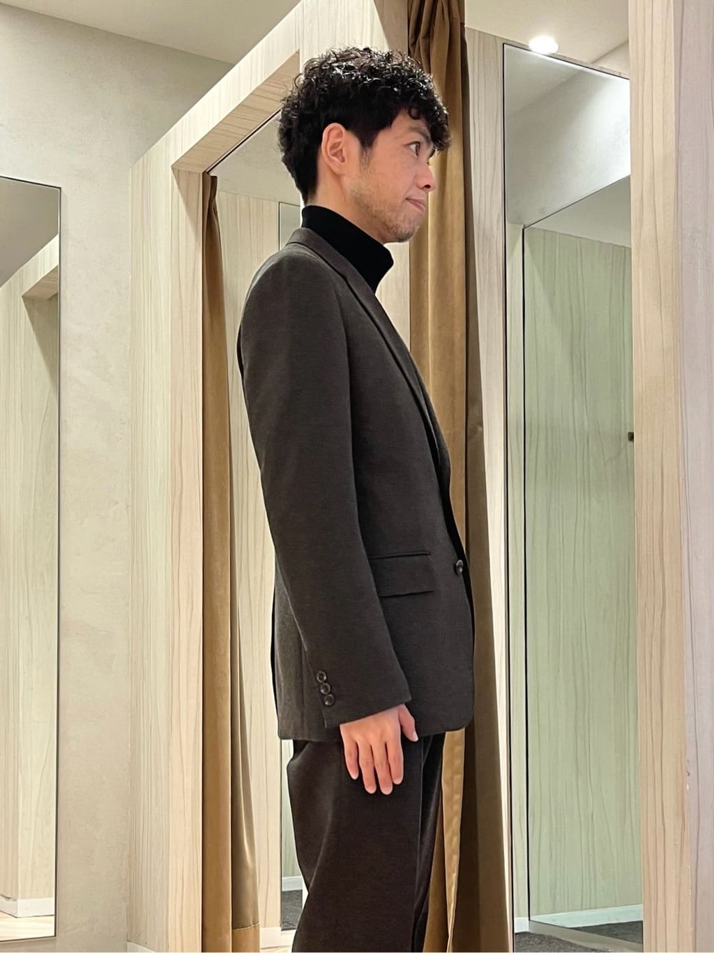 URAさんの「TAKEO KIKUCHI｜アンチピリング タートルネック ニット」を使ったコーディネート