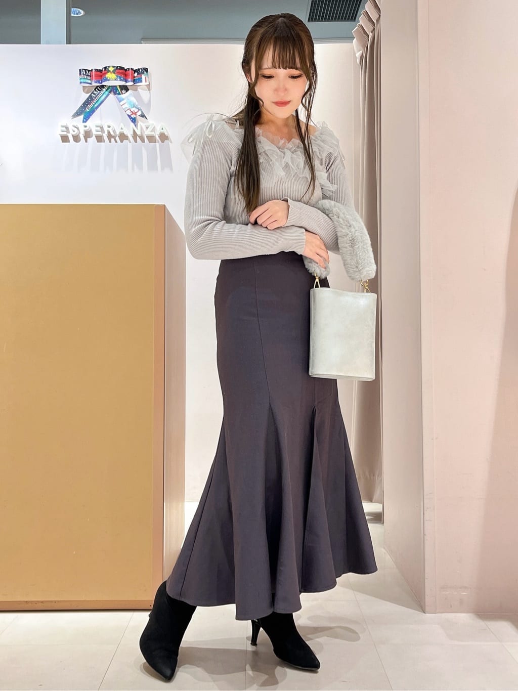 このかさんの「ESPERANZA｜ジュエルヒールショートブーツ」を使ったコーディネート