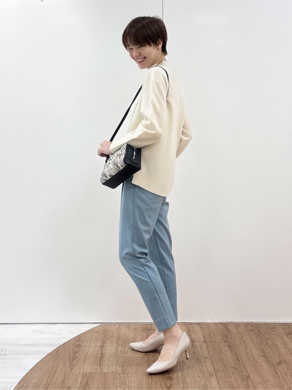 kanaeさんの「INDIVI｜【冬ニット人気NO．1！／カシミヤ混】ミドルゲージハイネックニット」を使ったコーディネート