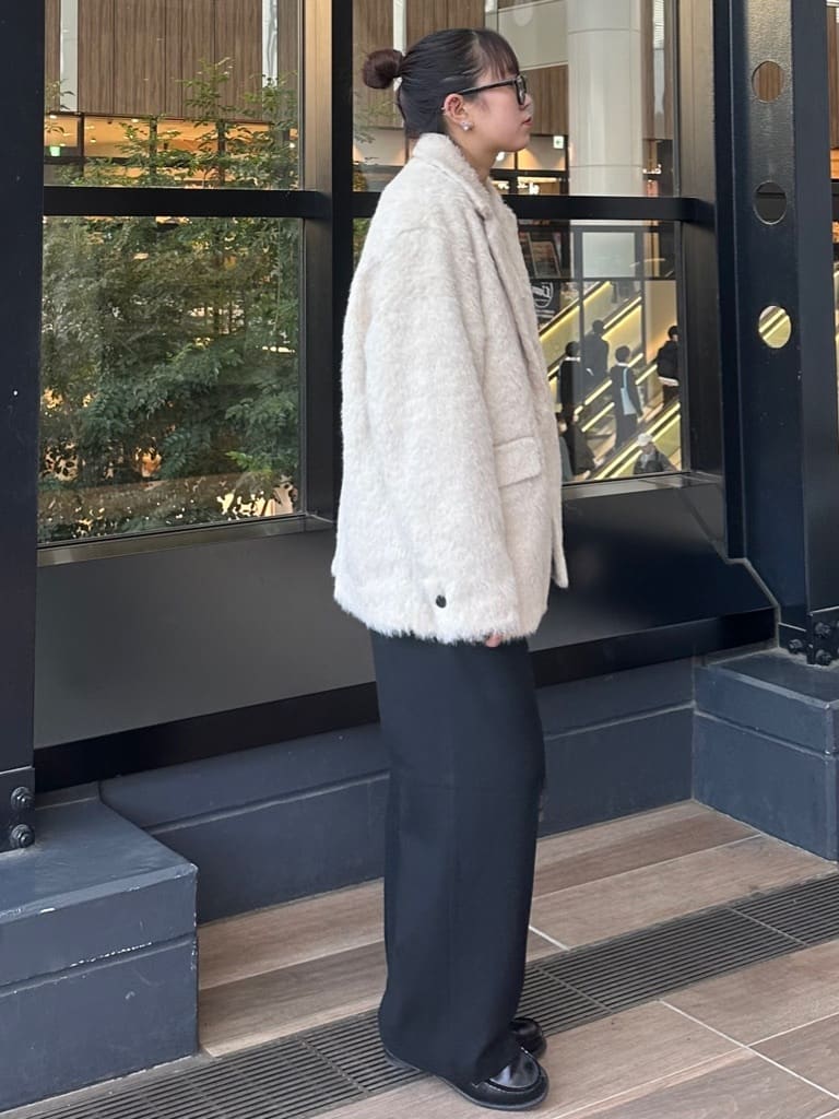 cottonさんの「THE SHOP TK｜纏うだけで大人上品 シャギーチェスターハーフコート」を使ったコーディネート