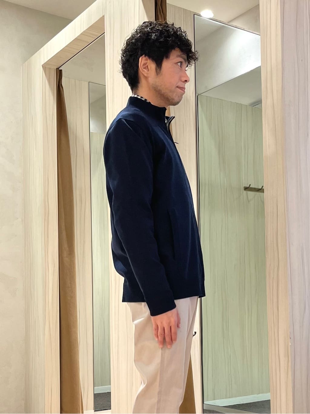 URAさんの「TAKEO KIKUCHI｜アンチピリング ジップアップ ニット」を使ったコーディネート