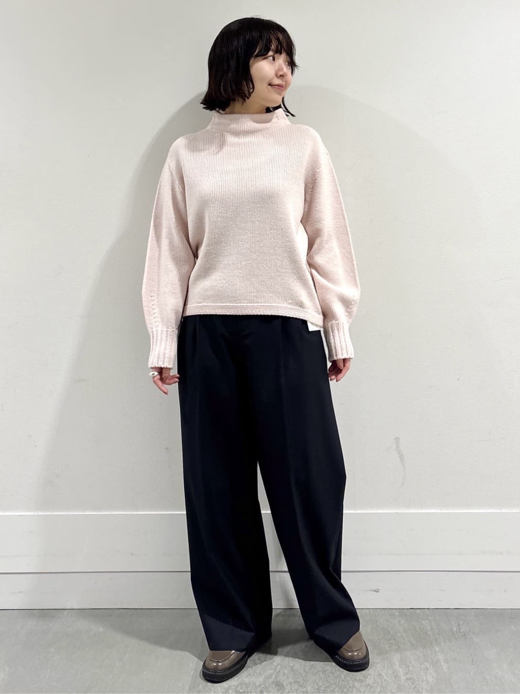 モエカさんの「UNTITLED｜【洗える】スポンディッシュ ボトルネックニット」を使ったコーディネート