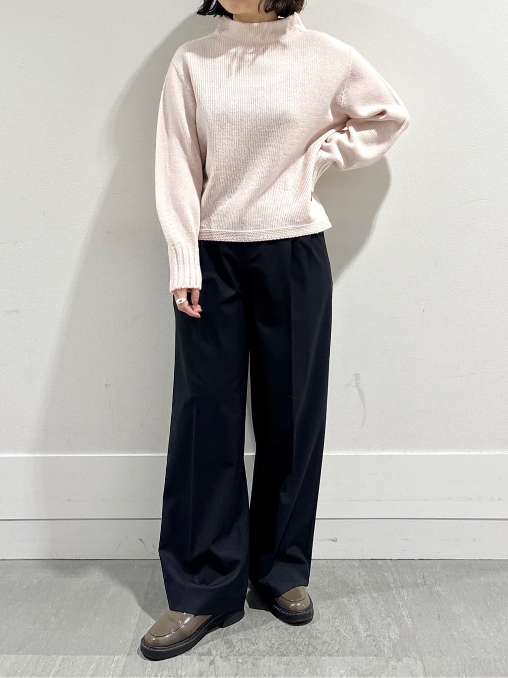 モエカさんの「UNTITLED｜【洗える】スポンディッシュ ボトルネックニット」を使ったコーディネート