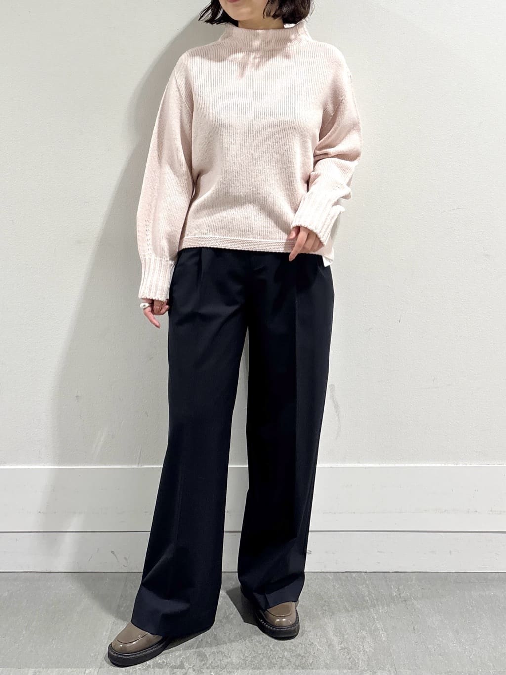 モエカさんの「UNTITLED｜【洗える】スポンディッシュ ボトルネックニット」を使ったコーディネート