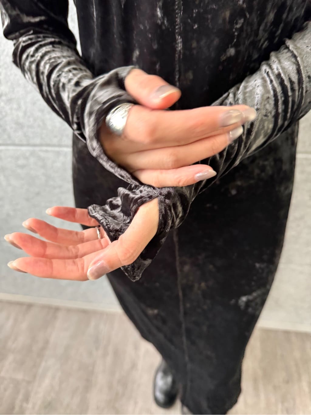 uchi__yamaさんの「CODE A｜【Re】neck point velour dress」を使ったコーディネート