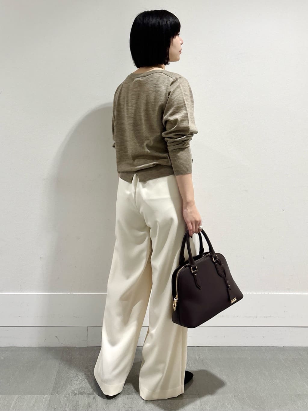 モエカさんの「UNTITLED｜【アンサンブル可/洗える】シルクウールカシミヤ ドルマンスリーブニット」を使ったコーディネート