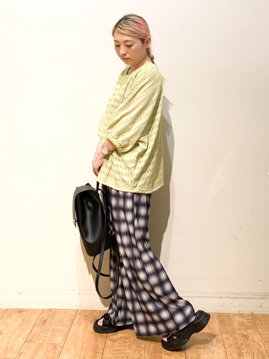 MEGさんの「SHOO･LA･RUE｜【S-LL】涼やかで好印象 シアーチェック ドルマントップス」を使ったコーディネート