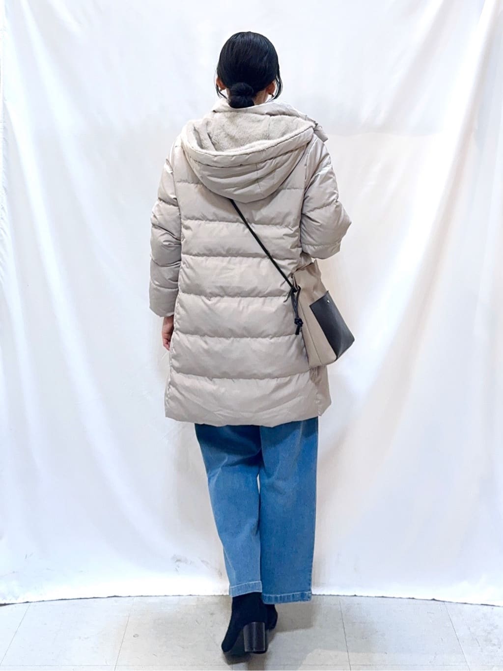 𝐇𝐢𝐫𝐨𝐦𝐢さんの「SHOO･LA･RUE｜【洗濯機可/撥水】フェイクファーフード ロングダウン」を使ったコーディネート