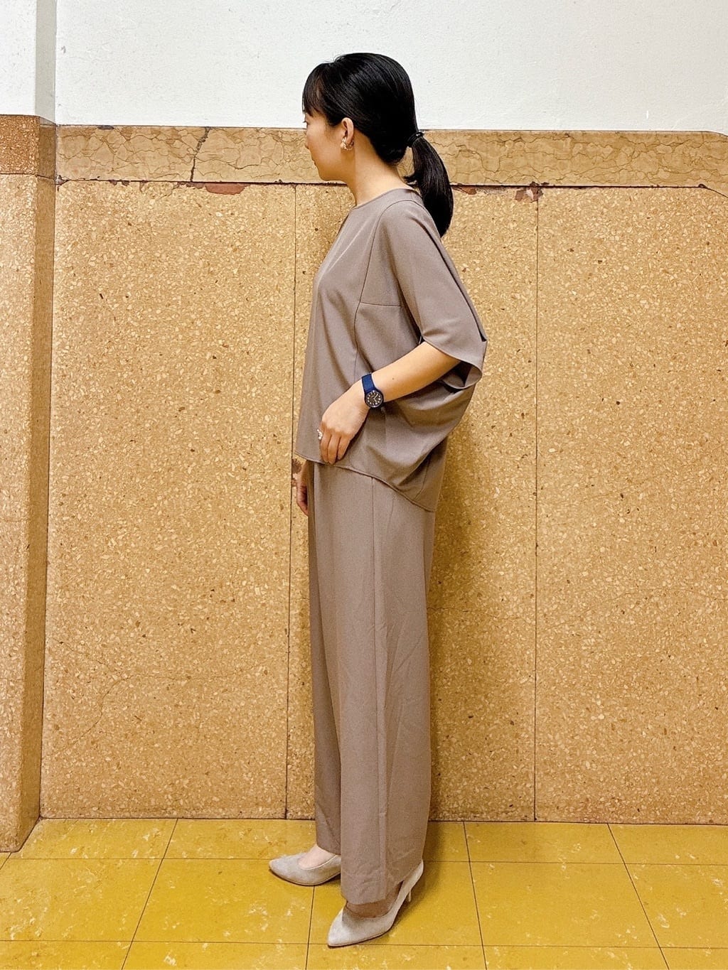 hattoriさんの「INDIVI｜【UVケア／SETUP可能】エアリージョーゼット ワイドパンツ」を使ったコーディネート