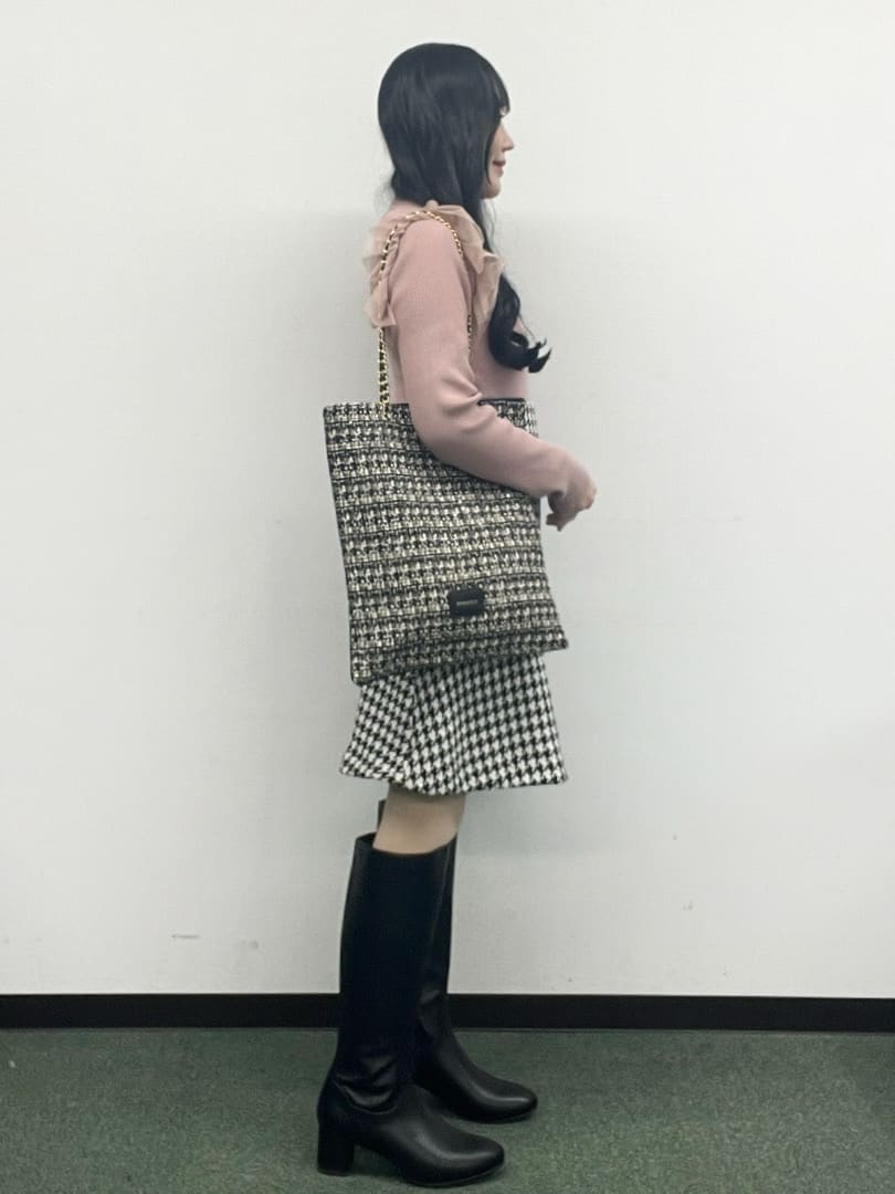 Hitomiさんの「index｜ショルダーチュールフリルハイネックニット【洗濯機OK／抗ピル】」を使ったコーディネート