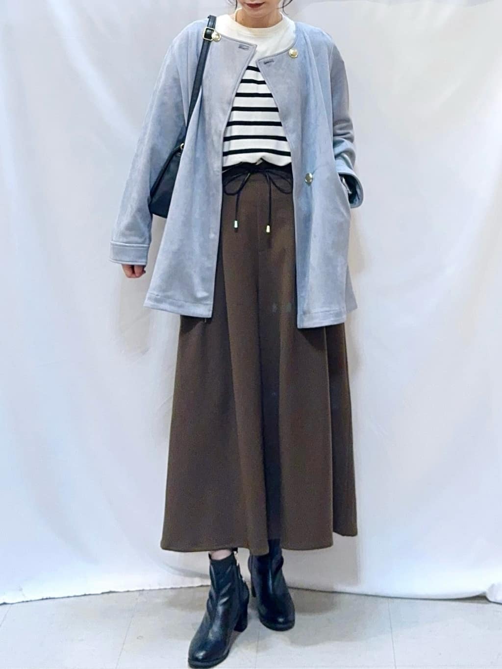 𝐇𝐢𝐫𝐨𝐦𝐢さんの「SHOO･LA･RUE｜【S-LL/2点セット】脚のラインを拾いにくい ベルト付きタックスカーチョパンツ」を使ったコーディネート