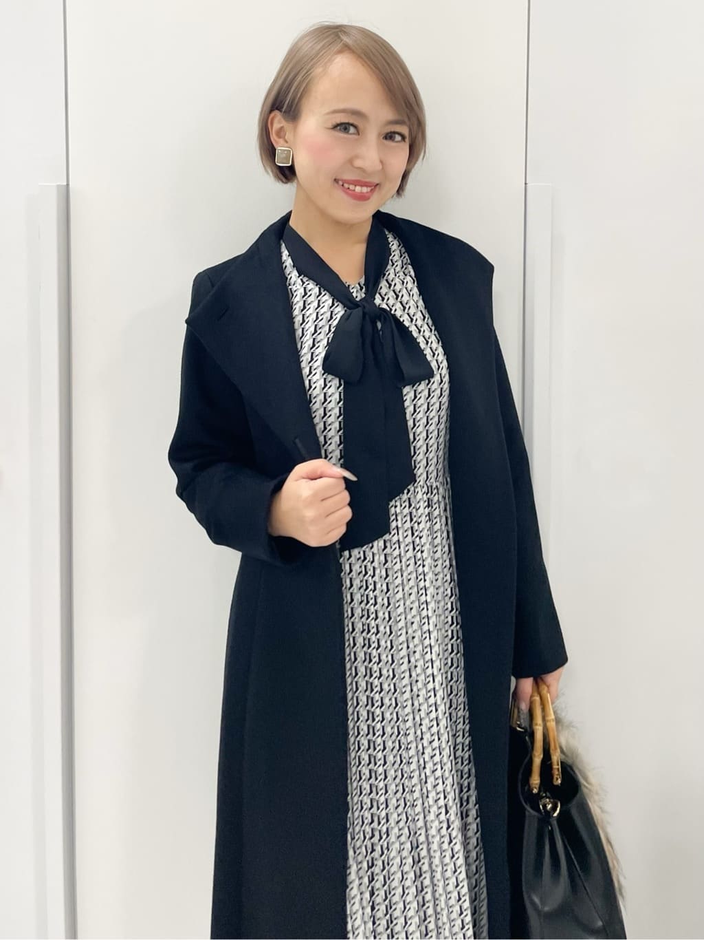 chiiさんの「COUP DE CHANCE｜【カシミヤ混／日本製】Iラインスタンドウィングカラーコート」を使ったコーディネート