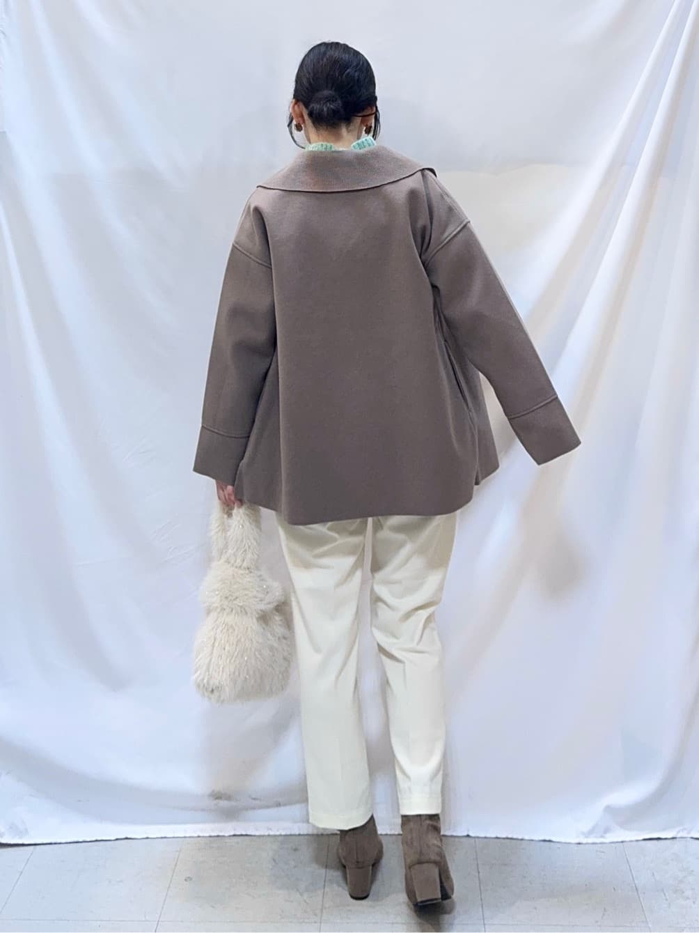 𝐇𝐢𝐫𝐨𝐦𝐢さんの「SHOO･LA･RUE｜【S-LL】大人のこなれ感 テーラード風コート」を使ったコーディネート