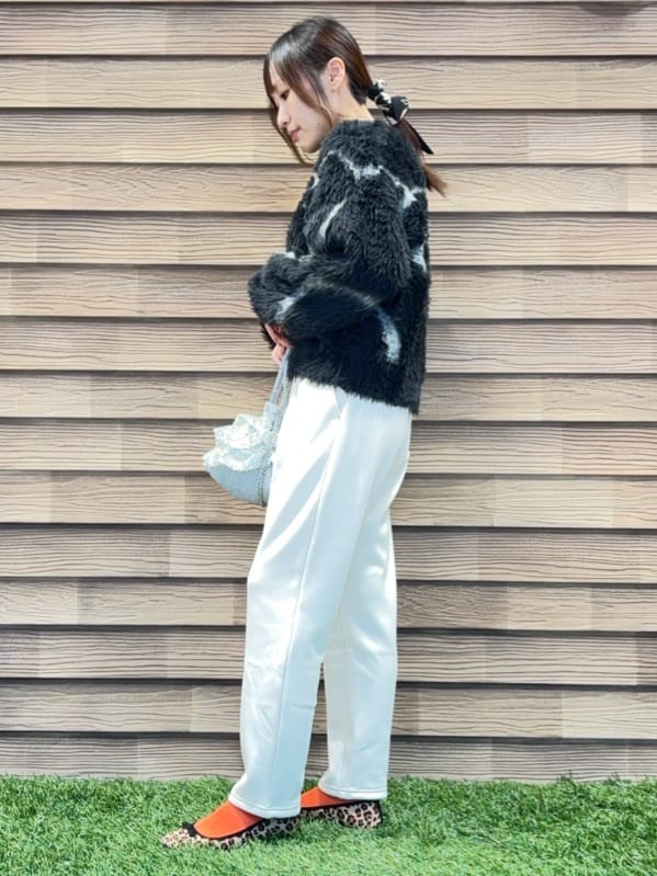 himiさんの「SHOO･LA･RUE｜【選べる4柄】ふわふわ ロングフェザーニット」を使ったコーディネート