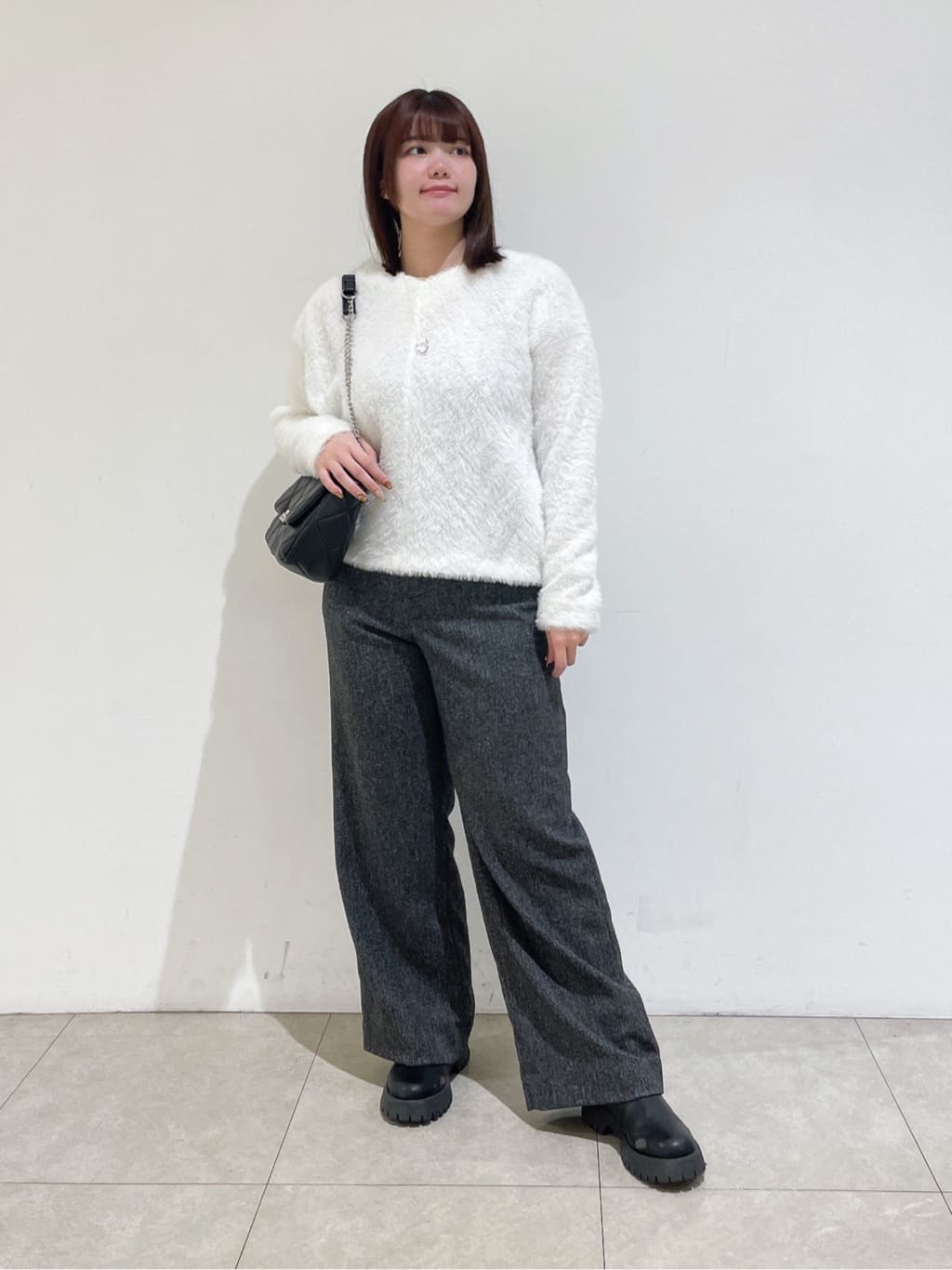emikaさんの「INDIVI｜【洗える】エアリーシャギートップス」を使ったコーディネート