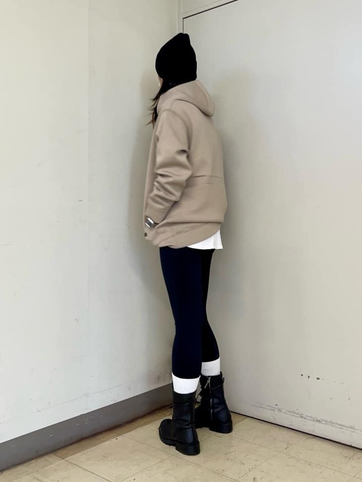 iwさんの「TAKEO KIKUCHI｜エアダン プルオーバー パーカー」を使ったコーディネート