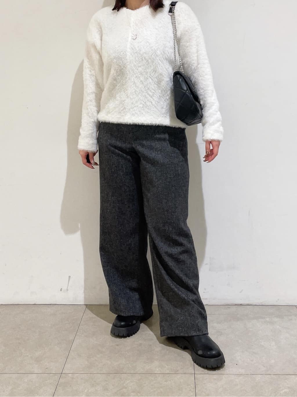 emikaさんの「INDIVI｜【洗える】エアリーシャギートップス」を使ったコーディネート