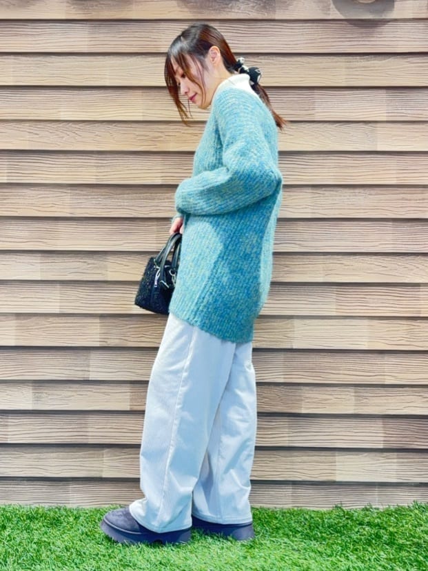 himiさんの「SHOO･LA･RUE｜【S-LL/洗濯機可/裏起毛】あったかコーデュロイ ワイドパンツ」を使ったコーディネート