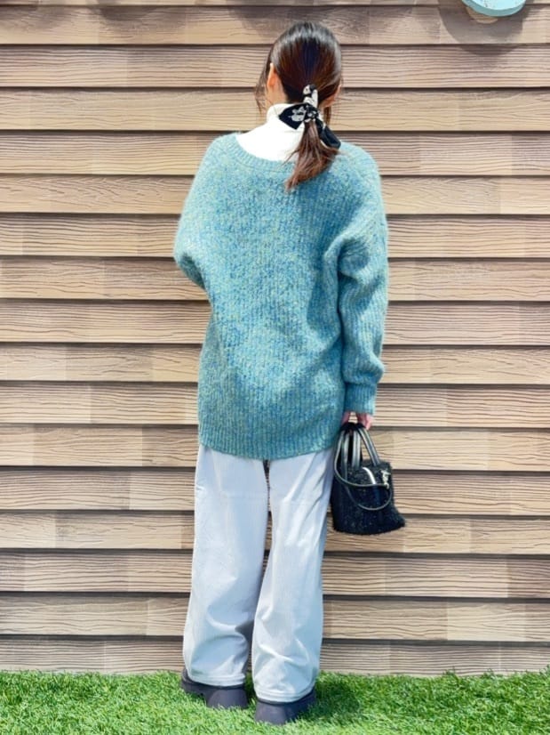 himiさんの「SHOO･LA･RUE｜【S-LL/洗濯機可/裏起毛】あったかコーデュロイ ワイドパンツ」を使ったコーディネート