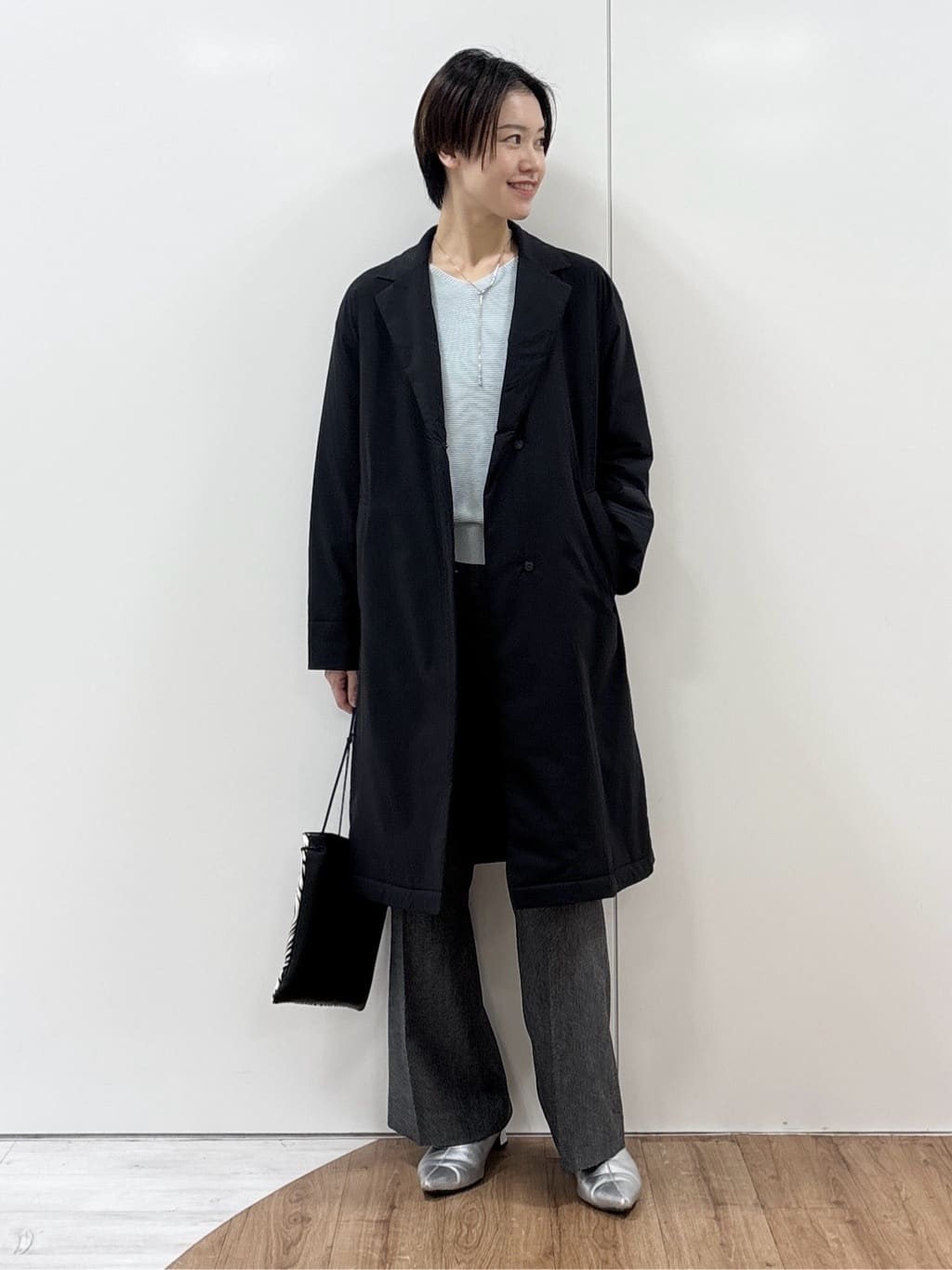 kanaeさんの「INDIVI｜【ウール混ラメ素材】Vネック煌めきニット」を使ったコーディネート