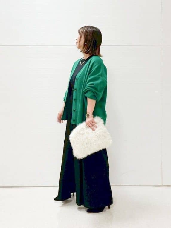 KIORIさんの「SHOO･LA･RUE｜【洗える/毛玉レス】表面がきれいなVネックカーディガン」を使ったコーディネート