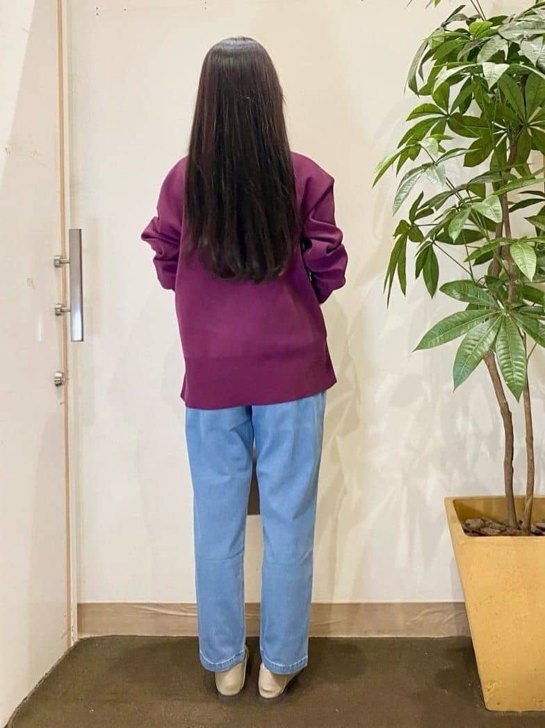 AYUMIさんの「SHOO･LA･RUE｜【高レビュー/SS-LL/美脚シルエット】自然に体型カバー イージーデニム テーパードパンツ」を使ったコーディネート