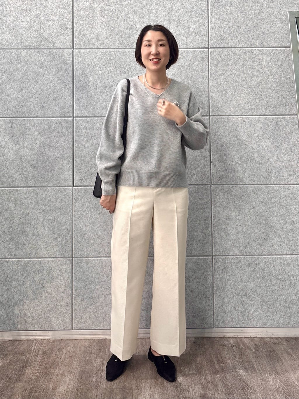 yuriさんの「INDIVI｜【褒められパンツ/ウール調素材】ラメ混ワイドパンツ」を使ったコーディネート