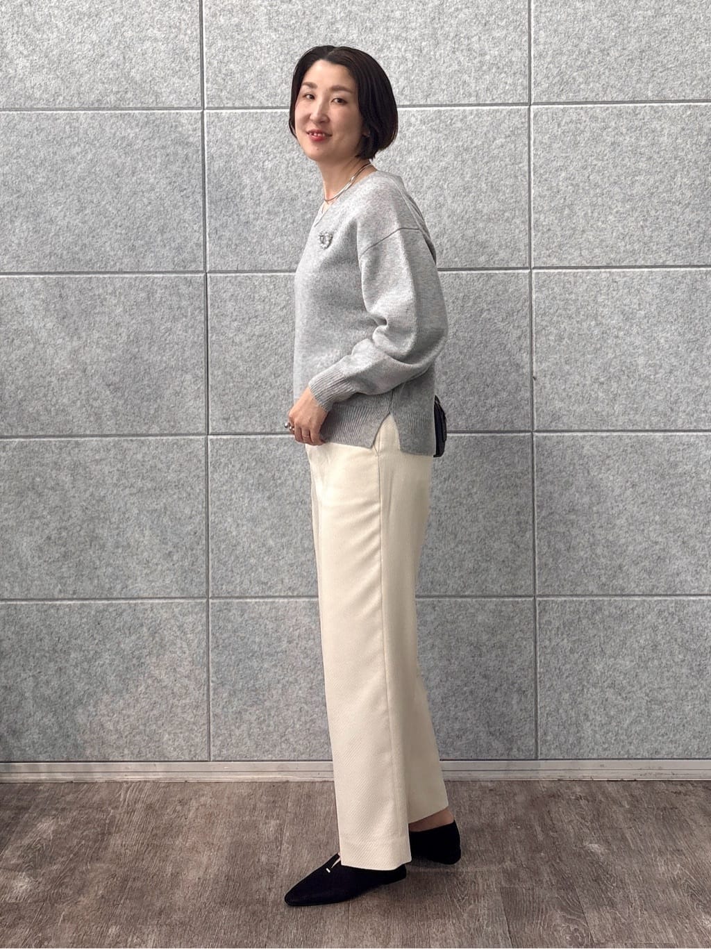 yuriさんの「INDIVI｜【褒められパンツ/ウール調素材】ラメ混ワイドパンツ」を使ったコーディネート