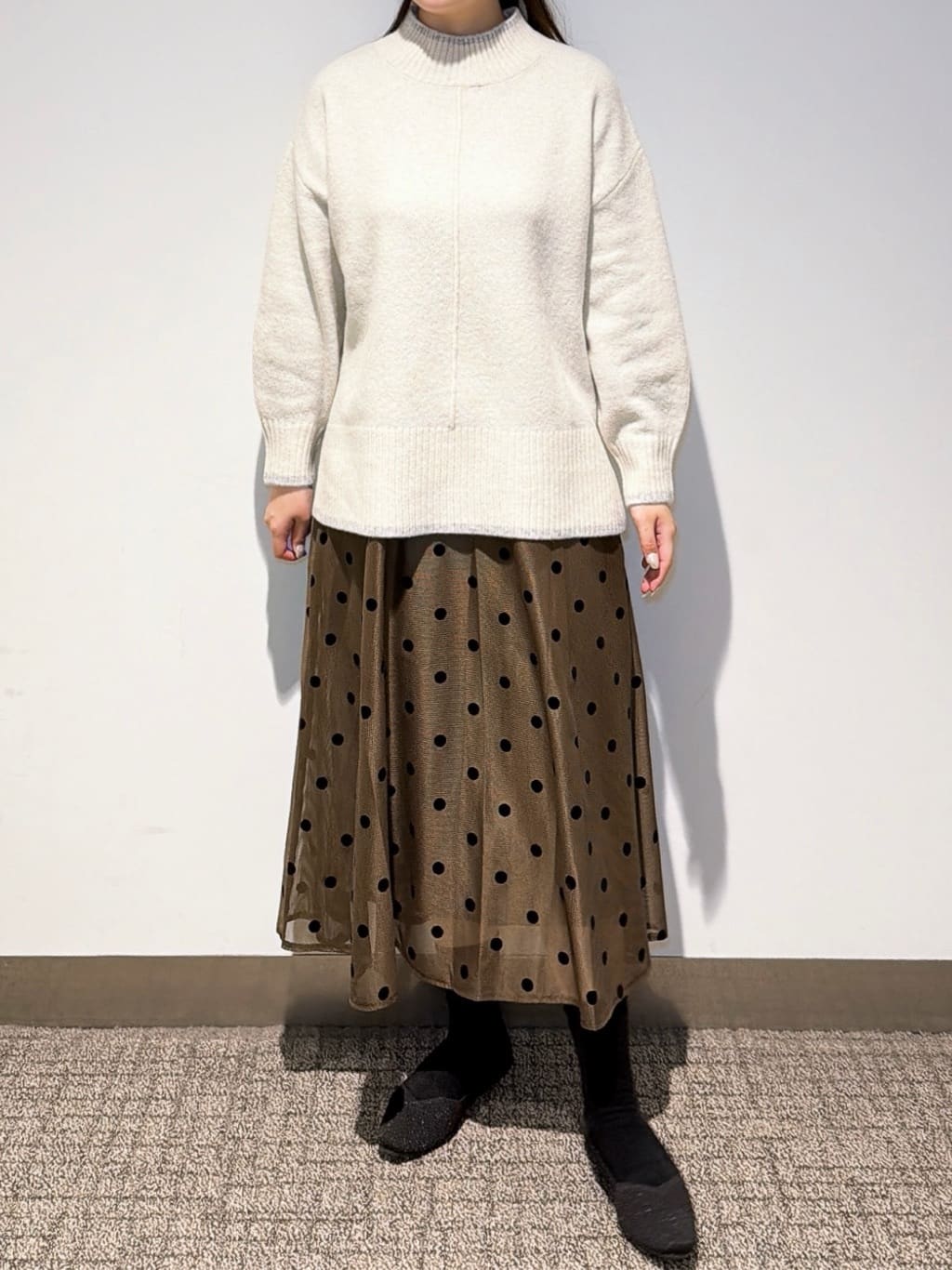 みーさんの「grove｜甘さを抑えて、品よく華やぐ　メッシュフロッキードットスカート」を使ったコーディネート