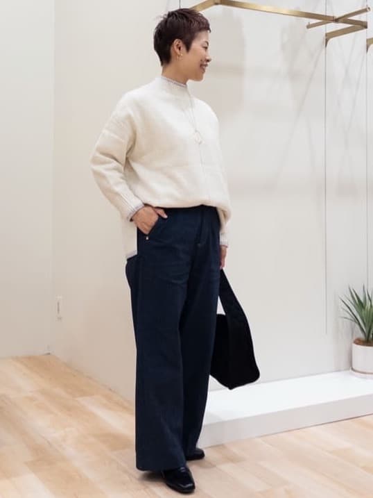 シュウコさんの「grove｜【洗える】ふんわりウール混オーバーサイズニット」を使ったコーディネート