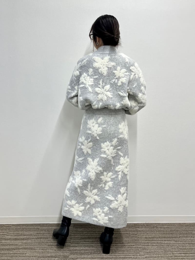saoriさんの「【手洗い可／セットアップ可】花柄フェザージャカードニット」を使ったコーディネート