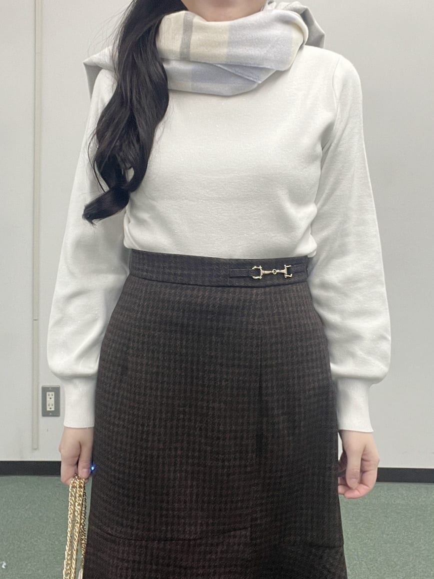 Hitomiさんの「index｜ラメスカラップビジューデザインニット【洗濯機OK】《6col／S～LL》」を使ったコーディネート
