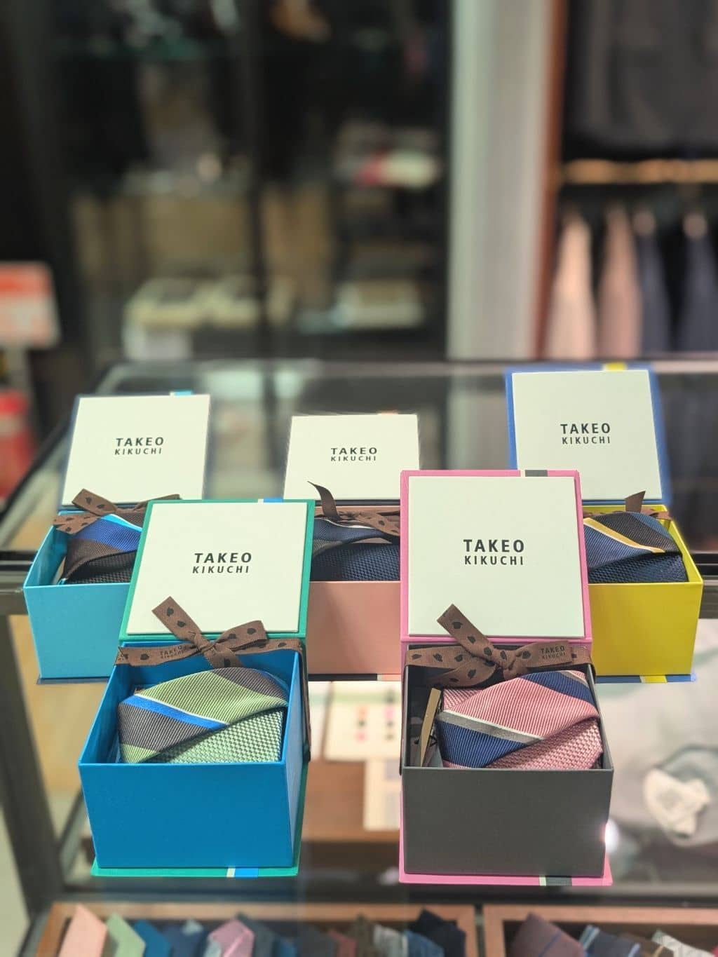 yasuさんの「TAKEO KIKUCHI｜【BOXセット】クラシックシャドーストライプ ネクタイ＆タイバー」を使ったコーディネート