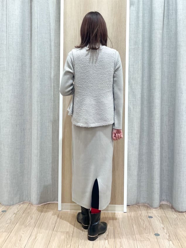 みーちゃんさんの「grove｜【2点SET/体型カバー】一枚で決まる、ペプラムベスト&times;ニットワンピース」を使ったコーディネート