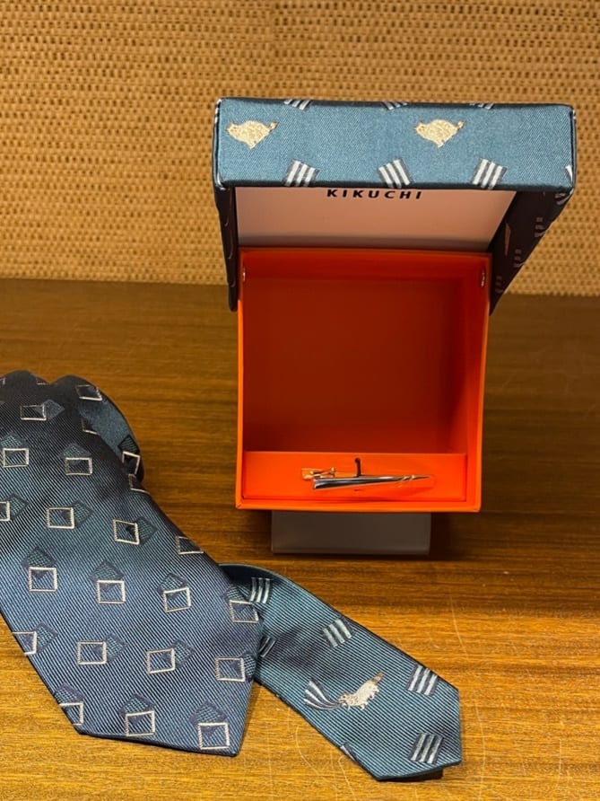 iwさんの「TAKEO KIKUCHI｜猫チェンジタイ タイバーBOX」を使ったコーディネート