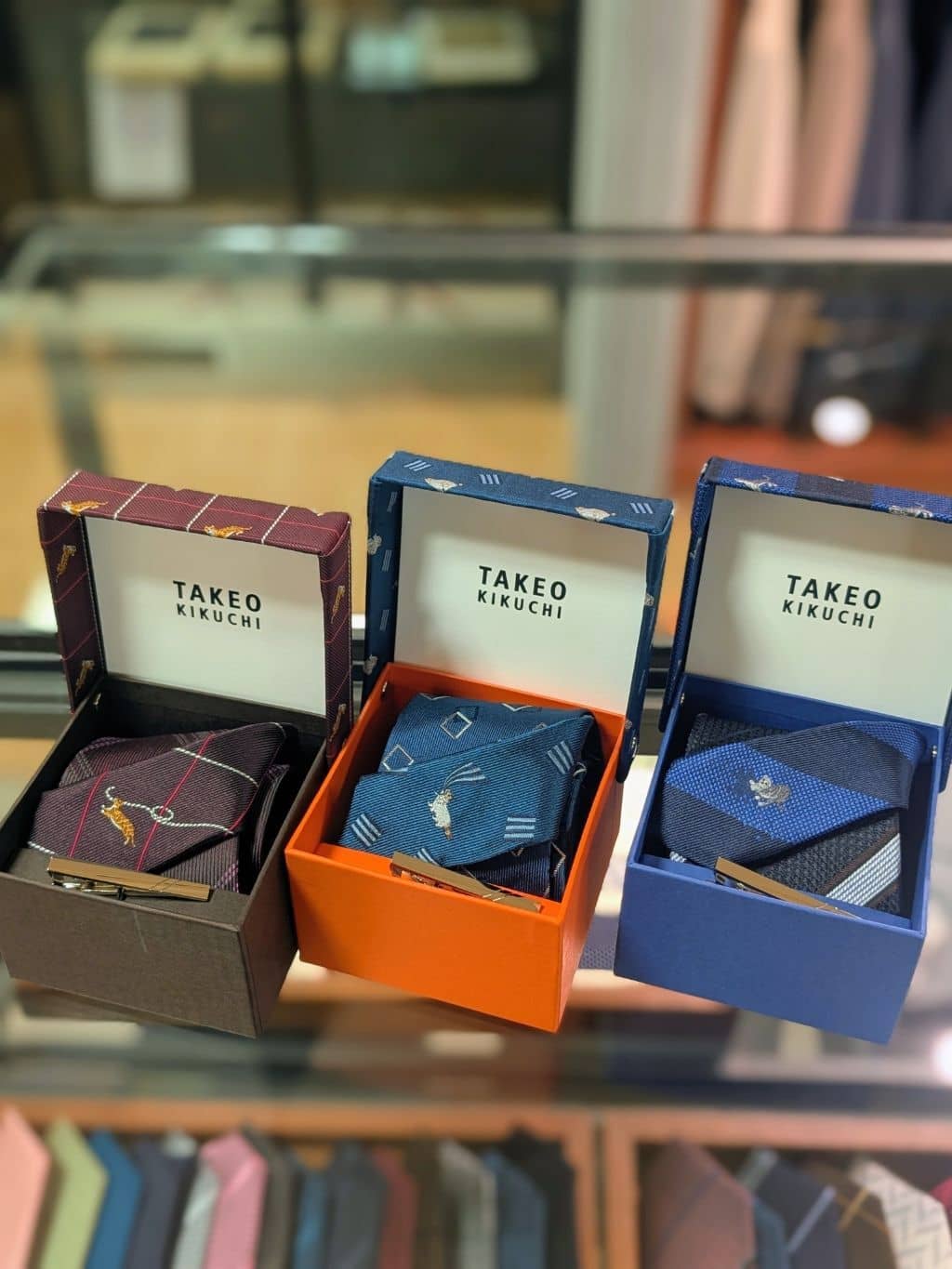 yasuさんの「TAKEO KIKUCHI｜【BOXセット】クラシックシャドーストライプ ネクタイ＆タイバー」を使ったコーディネート
