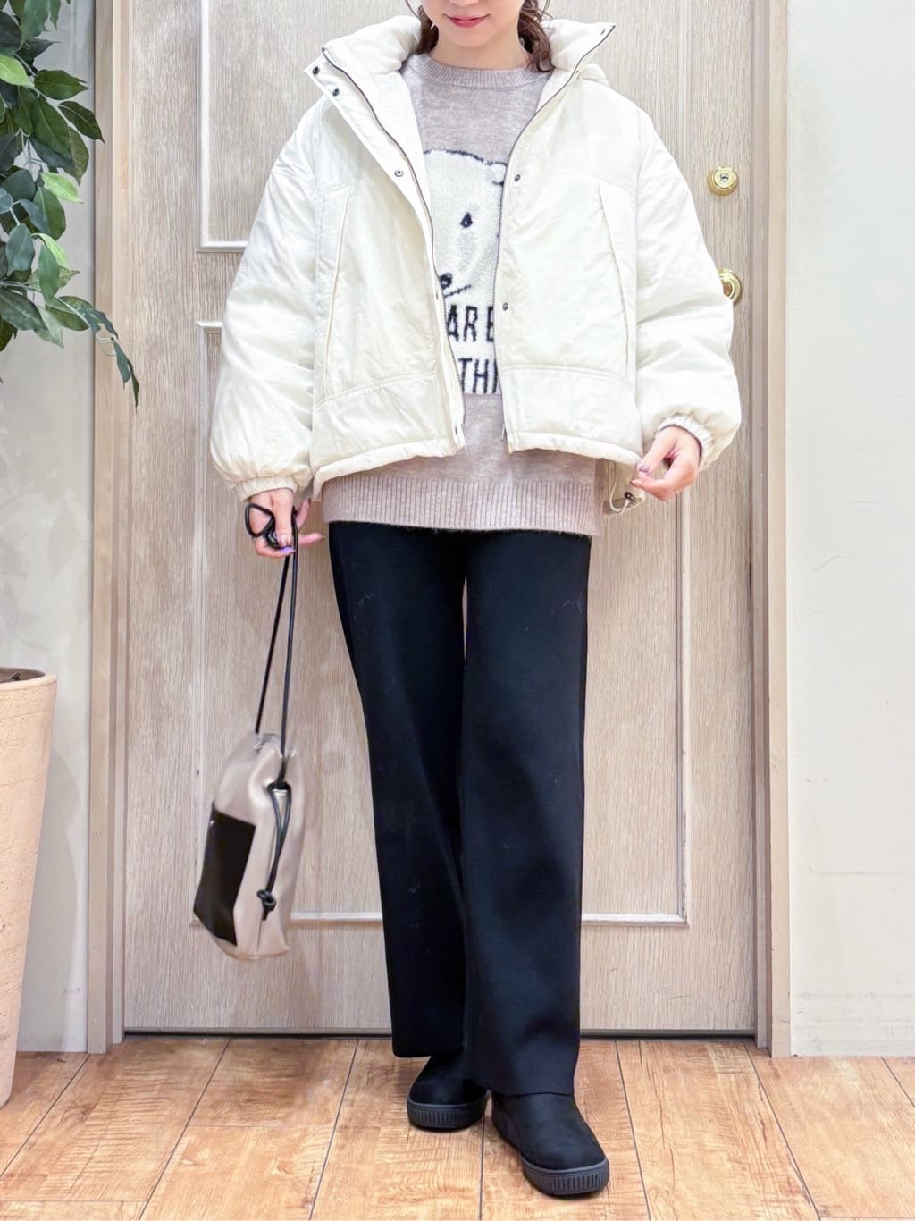 なみさんの「SHOO･LA･RUE｜【撥水/あったか】たっぷり着られる 中綿モンスターショートコート」を使ったコーディネート