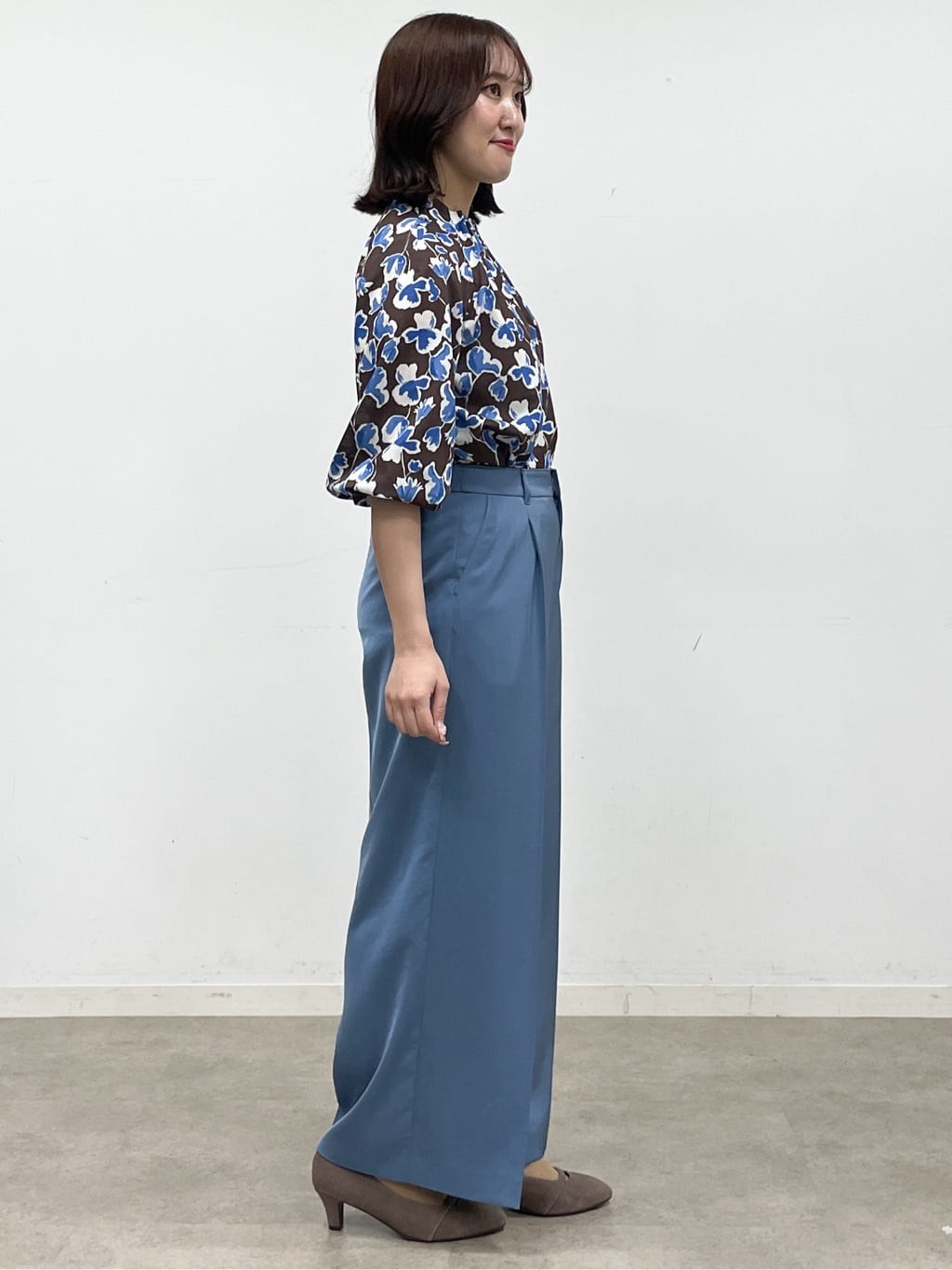 yukariさんの「Reflect｜【ジャケットのインナーにおすすめ◎】花柄タックデザインブブラウス」を使ったコーディネート