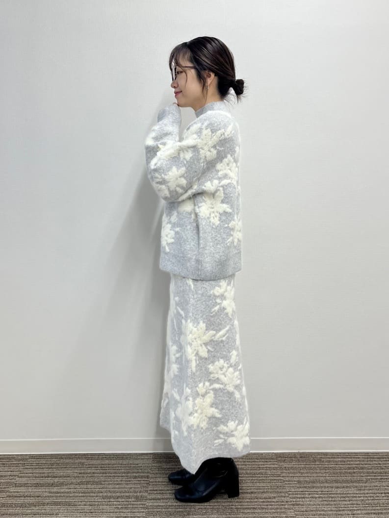 saoriさんの「【手洗い可／セットアップ可】花柄フェザージャカードニット」を使ったコーディネート
