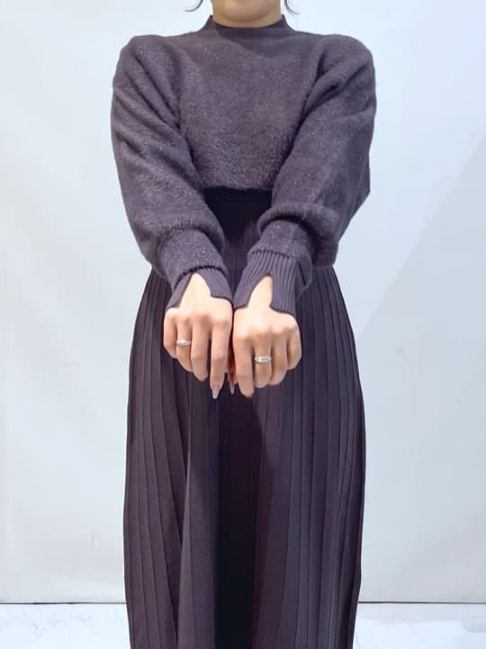 manaさんの「OPAQUE.CLIP｜ラメフェザープルオーバーセット ニットワンピース【洗濯機OK】《XS～LL》」を使ったコーディネート