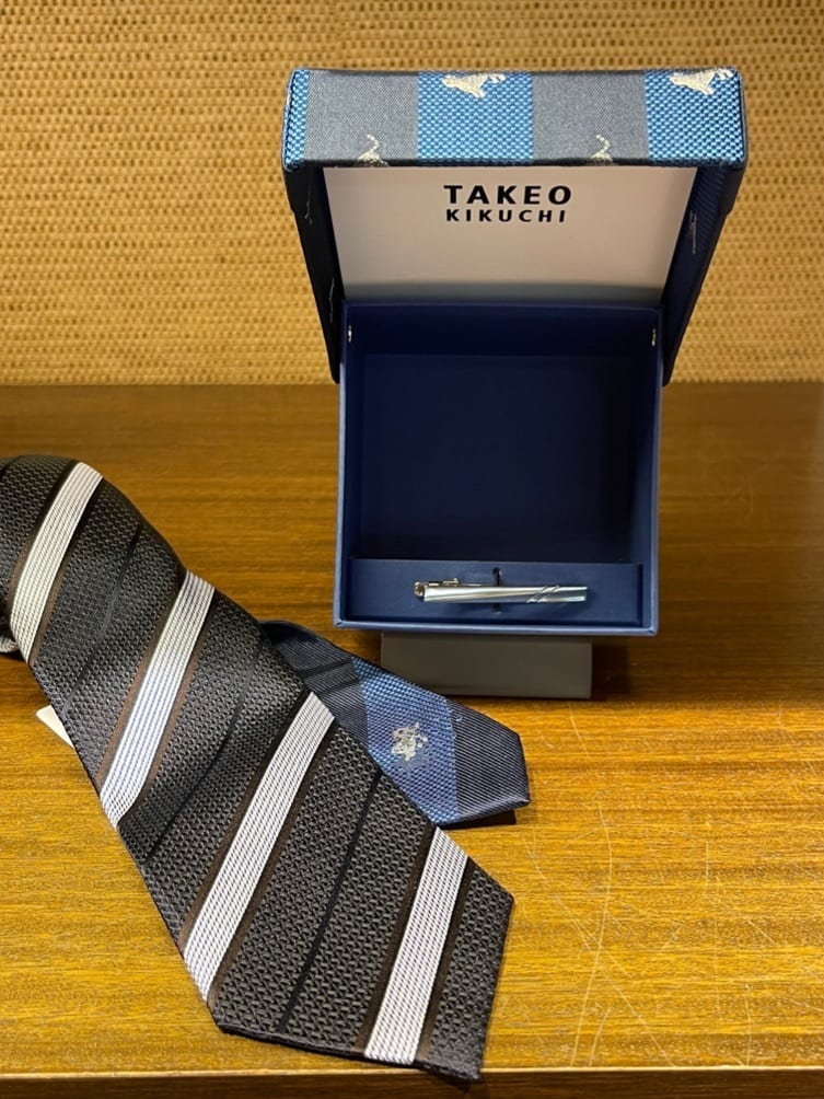 iwさんの「TAKEO KIKUCHI｜猫チェンジタイ タイバーBOX」を使ったコーディネート