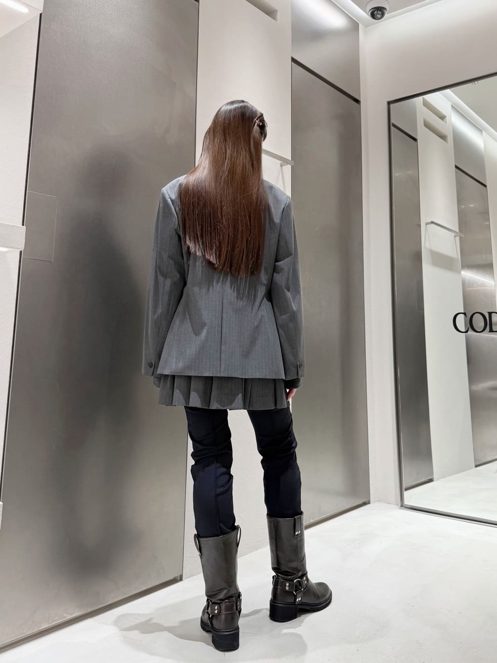 kanamiさんの「CODE A｜tailored mood mini skirt」を使ったコーディネート
