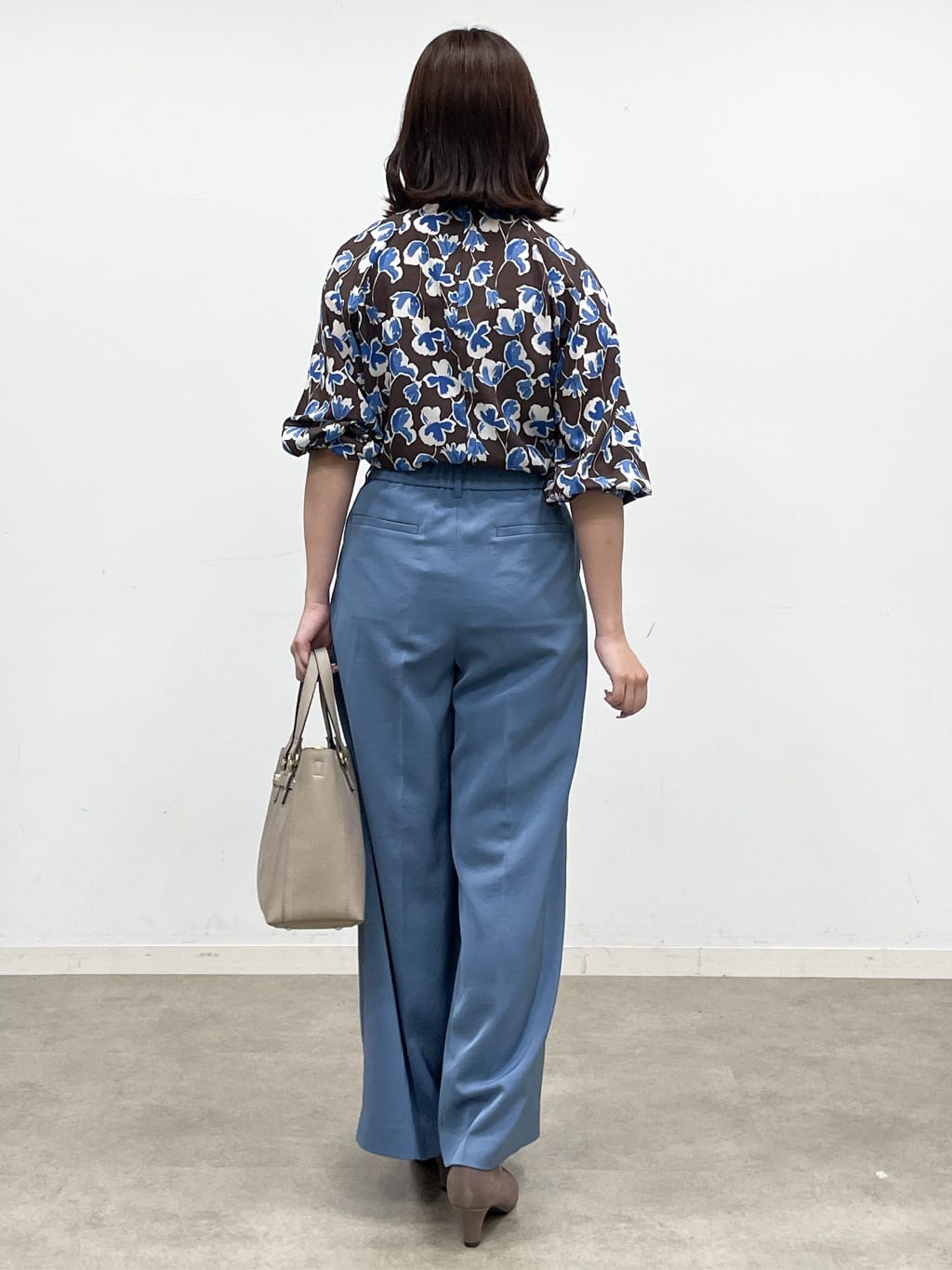 yukariさんの「Reflect｜【ジャケットのインナーにおすすめ◎】花柄タックデザインブブラウス」を使ったコーディネート