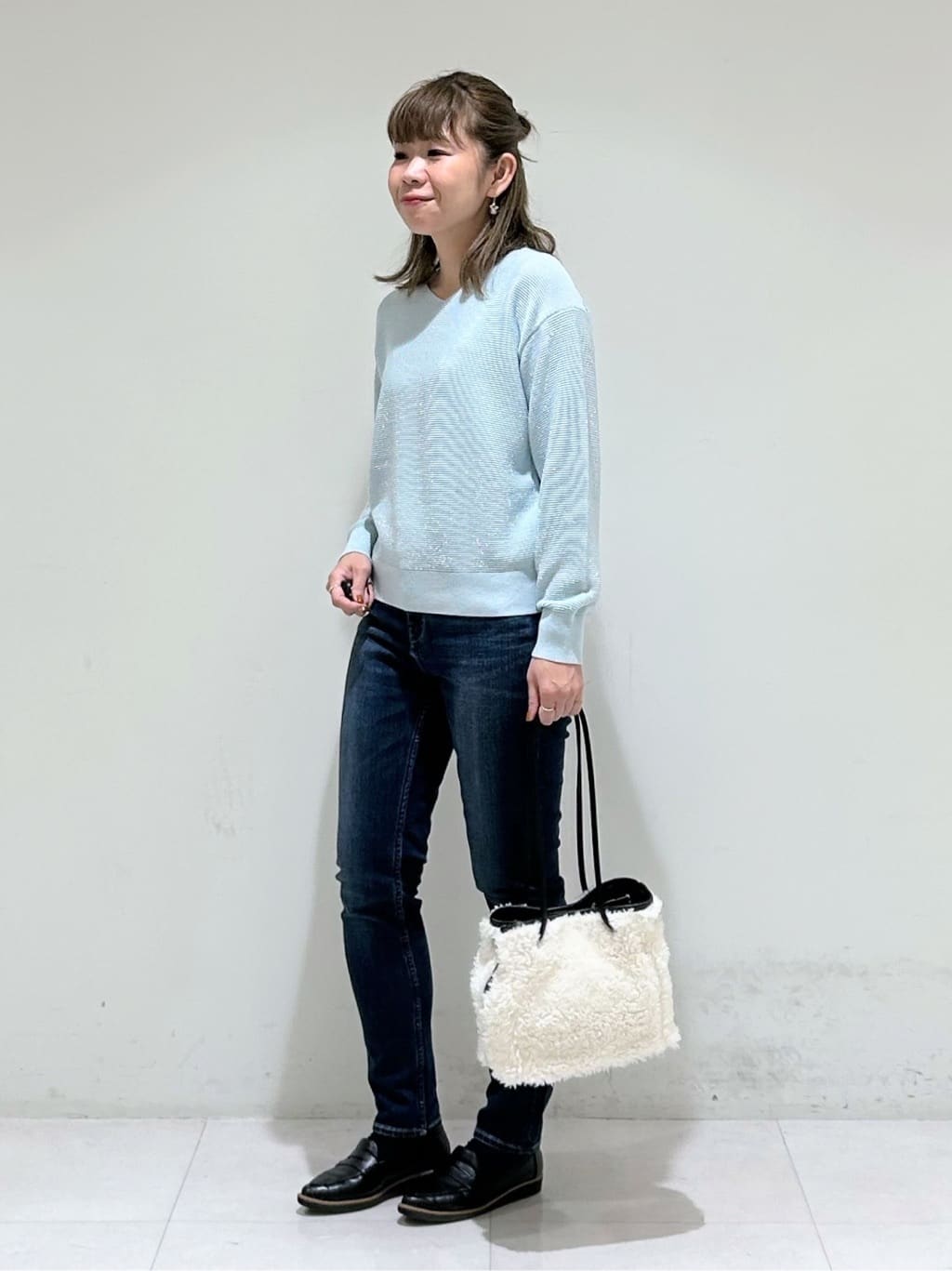 tsuyuさんの「INDIVI｜ボアミドルバッグ」を使ったコーディネート
