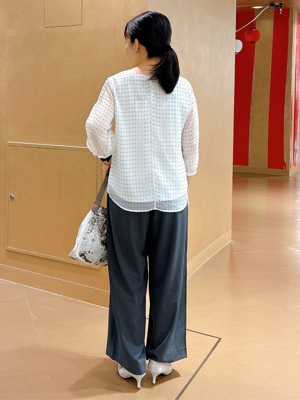 hattoriさんの「INDIVI｜【UVケア／SETUP可能】エアリージョーゼット ワイドパンツ」を使ったコーディネート