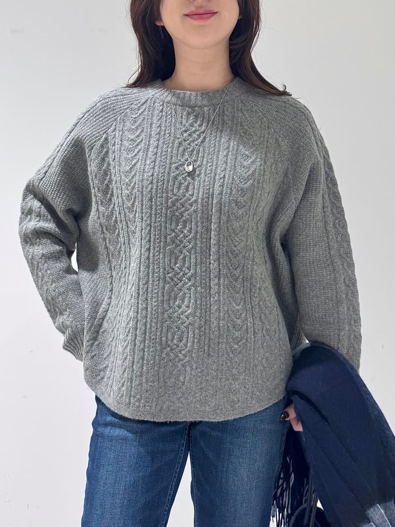 そんさんの「INDIVI｜【洗える】ケーブルデザイン ラウンドヘムニット」を使ったコーディネート