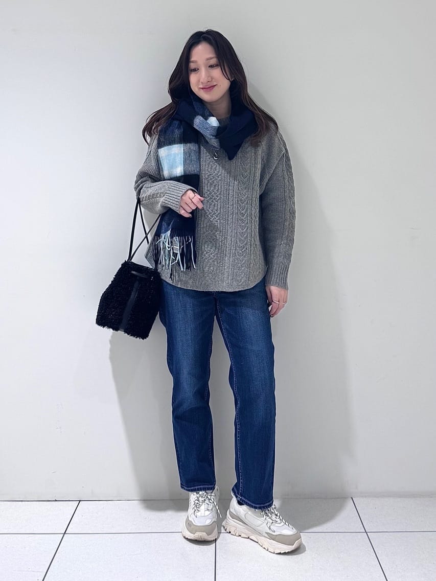 そんさんの「INDIVI｜【洗える】ケーブルデザイン ラウンドヘムニット」を使ったコーディネート