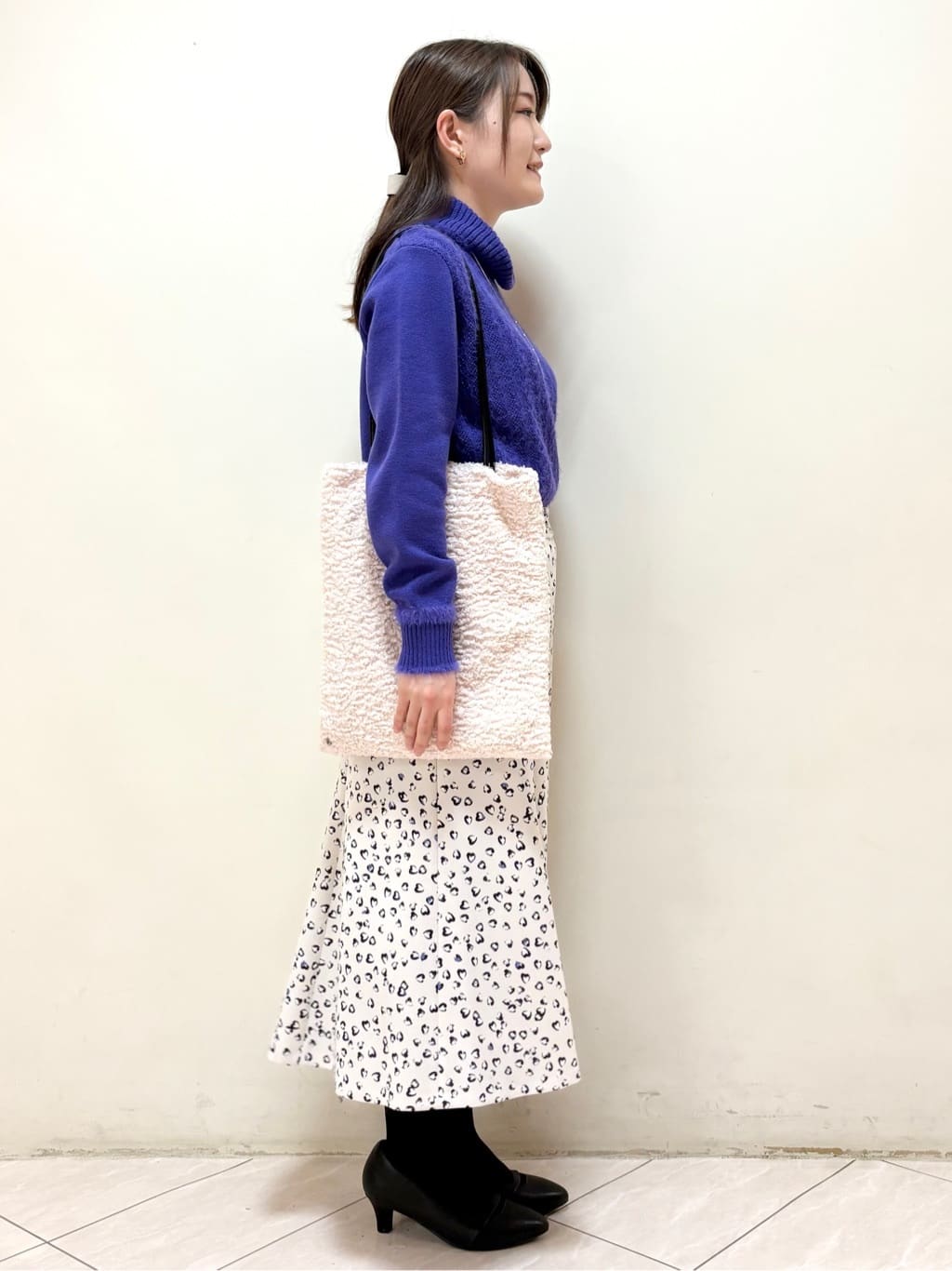 mikiさんの「Reflect｜【ほんのりラメ感◎】ふわふわフェザーヤーンハイネックニット」を使ったコーディネート
