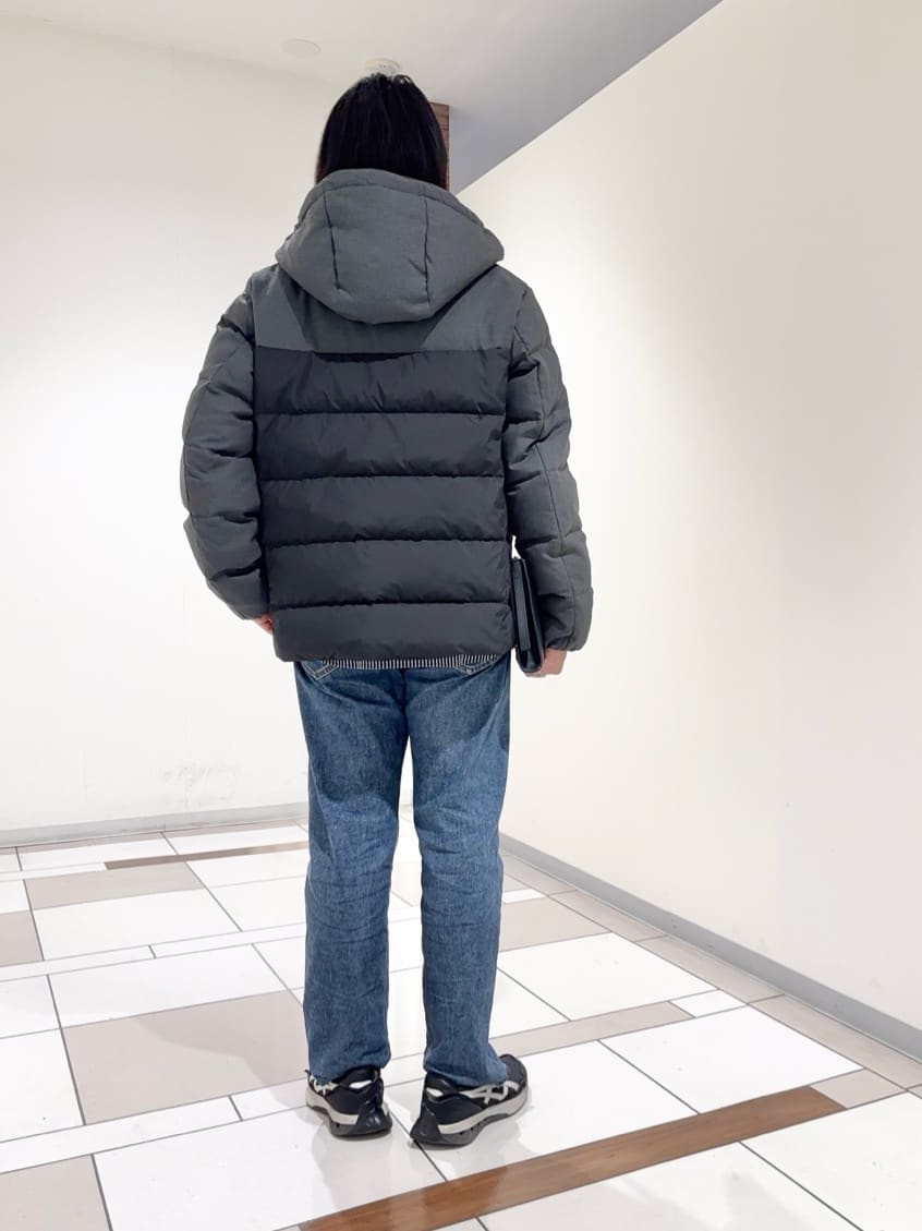 及川さんの「TAKEO KIKUCHI｜カラーコンビ ダウンブルゾン」を使ったコーディネート