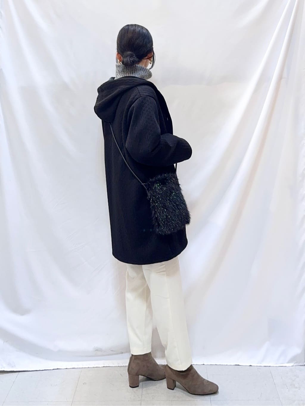 𝐇𝐢𝐫𝐨𝐦𝐢さんの「SHOO･LA･RUE｜【洗濯機可/S-LL/体型カバー】女性らしい美シルエット チュニックニットワンピース」を使ったコーディネート